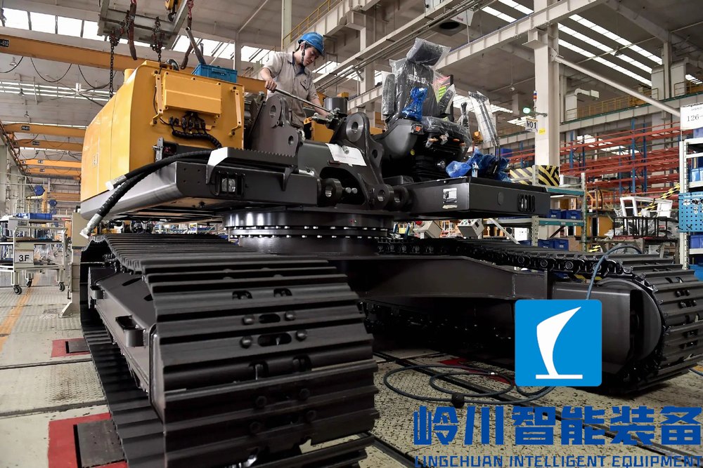 1668857293391977.jpg 挖掘機(jī)1.webp.jpg