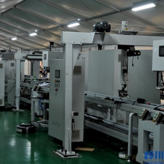 全自動(dòng)吸盤移栽機(jī)